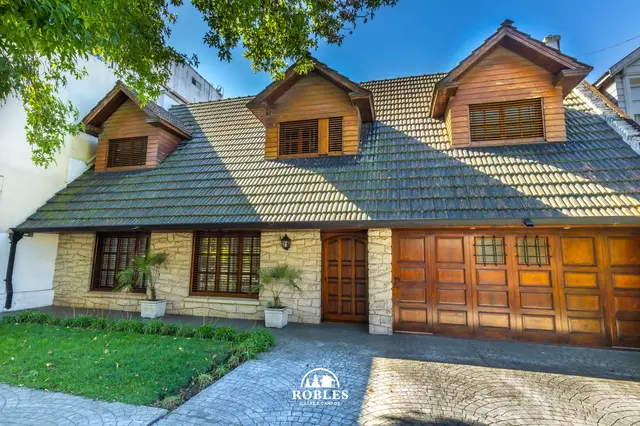 Casa de 5 ambientes en venta en DIVINO ROSTRO