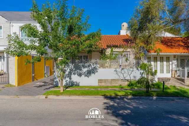 Casa de 3 ambientes en venta en LOS TRONCOS