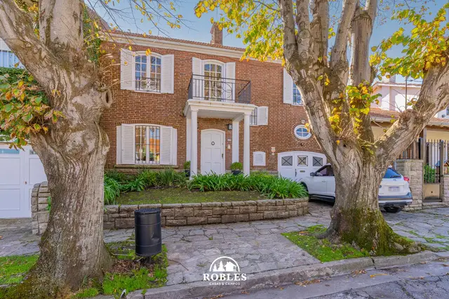 Casa de 6 ambientes en venta en LOS TRONCOS