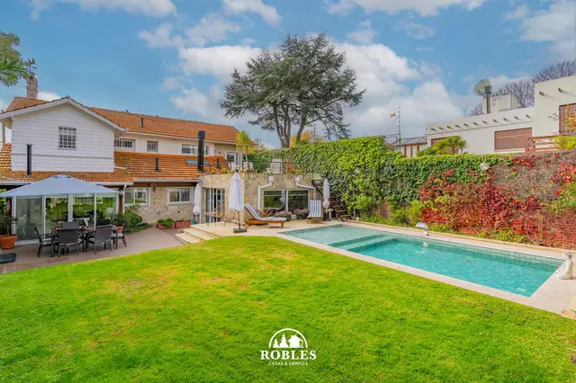 Casa de 5 ambientes en venta en DIVINO ROSTRO