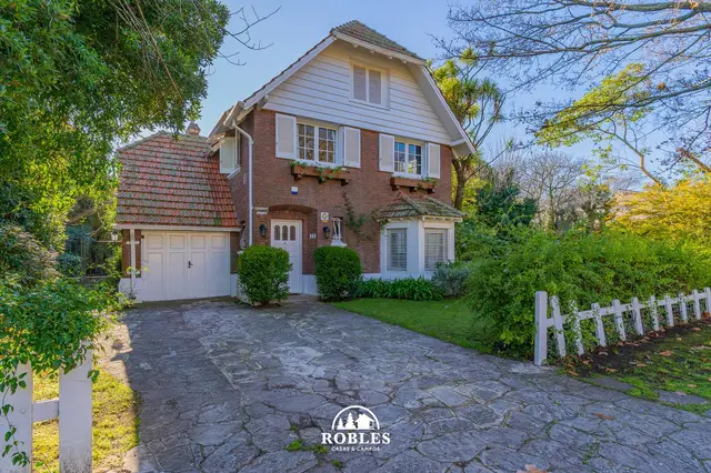 Casa de 5 ambientes en venta en PLAYA GRANDE