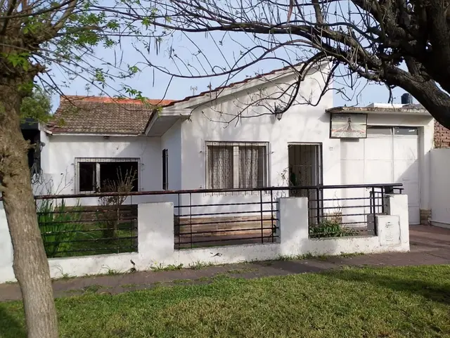 Casa de 4 ambientes en venta en AEROPARQUE