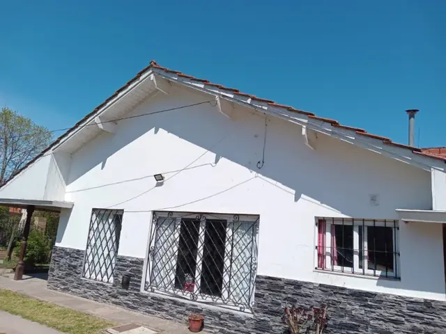 Casa de 3 ambientes en venta en Camet