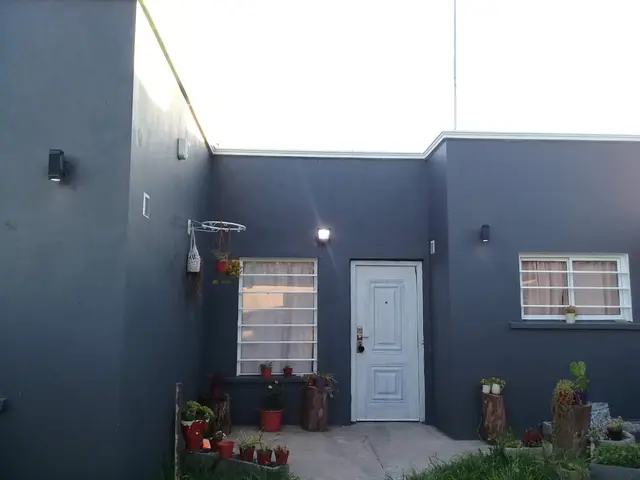 Casa de 4 ambientes en venta en CAMET FELIX U.