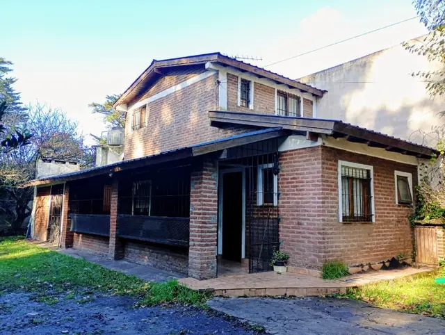 Casa de 4 ambientes en venta en FRAY LUIS BELTRAN