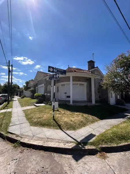 Casa de 5 ambientes en alquiler en Güemes