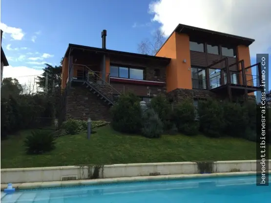 Casa de 4 ambientes en venta en Sierra de los Padres
