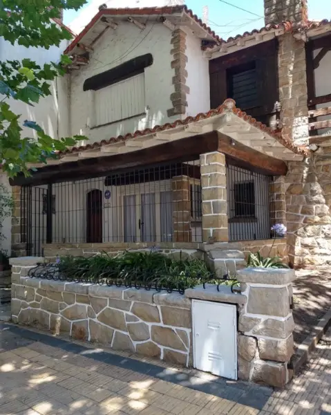 Casa de 5 ambientes en venta en CERRITO SUR