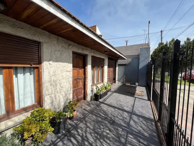 Casa de 4 ambientes en venta en LAS AVENIDAS