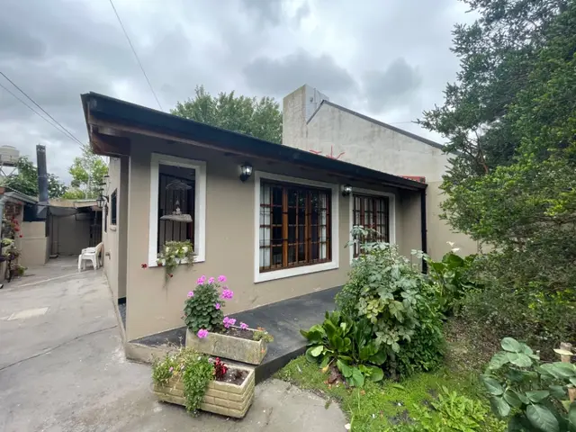 Casa de 2 ambientes en venta en PARQUE MONTEMAR-EL GROSELLAR