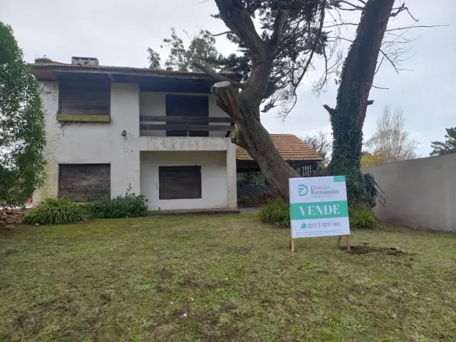 Casa de 4 ambientes en venta en LOS ACANTILADOS