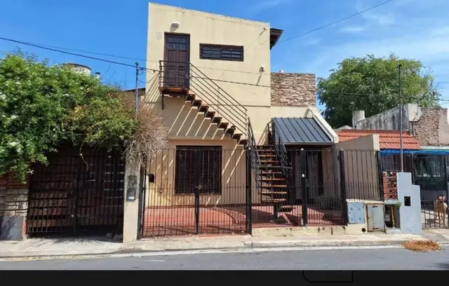 Casa de 5 ambientes en venta en SANTA MONICA