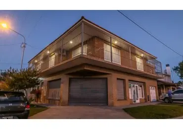 Casa de 3 ambientes en venta en CERRITO Y SAN SALVADOR