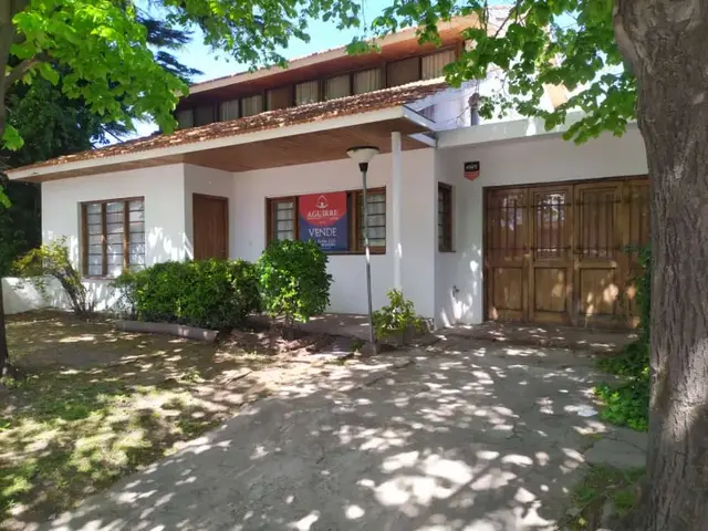 Casa de 4 ambientes en venta en BOSQUE ALEGRE