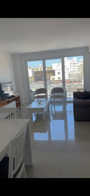 Departamento de 4 ambientes en venta en LOS TRONCOS