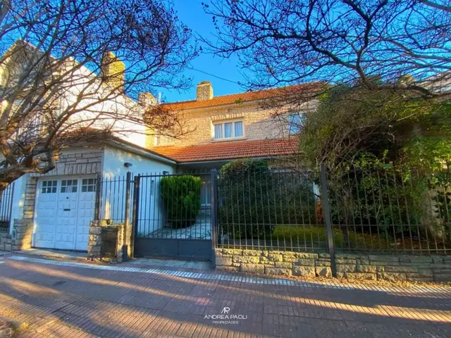 Casa de 6 ambientes en venta en Centro