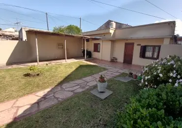 Casa de 3 ambientes en venta en CERRITO Y SAN SALVADOR