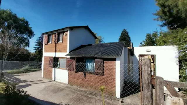 Casa de 5 ambientes en venta en LA GLORIA DE LA PEREGRINA
