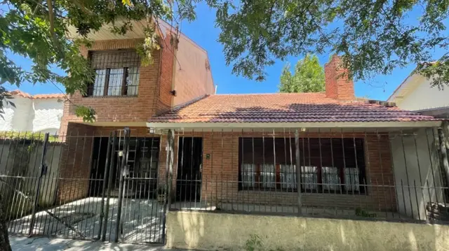 Casa de 4 ambientes en venta en LOS PINARES