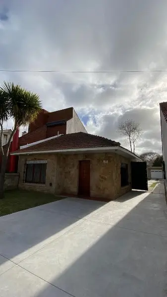 Casa de 3 ambientes en alquiler en PARQUE LURO