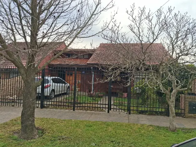 Casa de 4 ambientes en venta en JURAMENTO