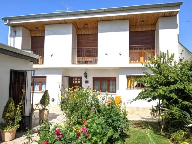 Casa de 5 ambientes en venta en TERMAS HUINCO