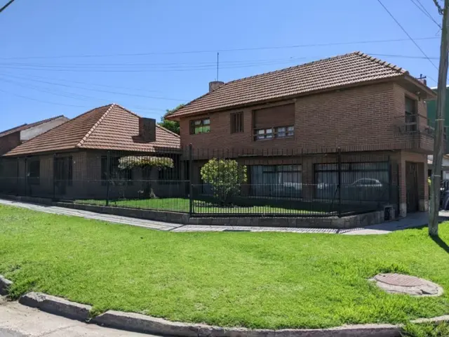 Casa de 5 ambientes en venta en VILLA LOURDES