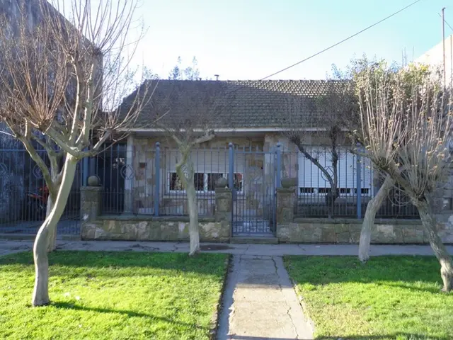 Casa de 3 ambientes en venta en JURAMENTO