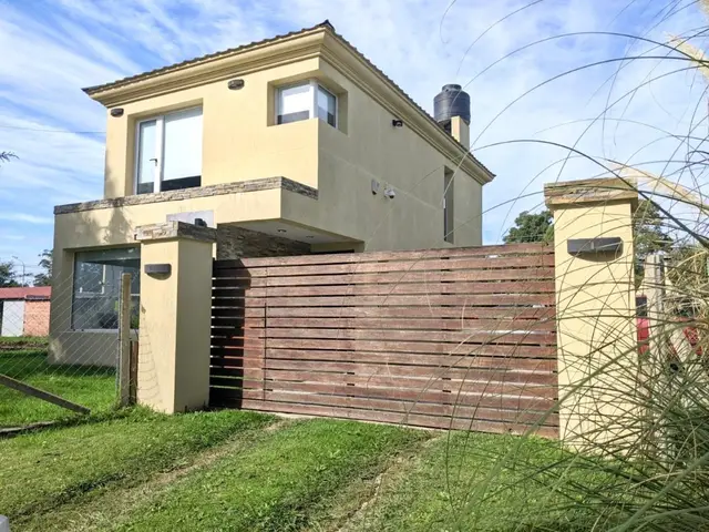 Casa de 3 ambientes en venta en LOS ACANTILADOS