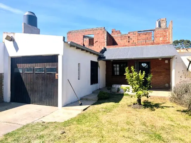 Casa de 4 ambientes en venta en JURAMENTO