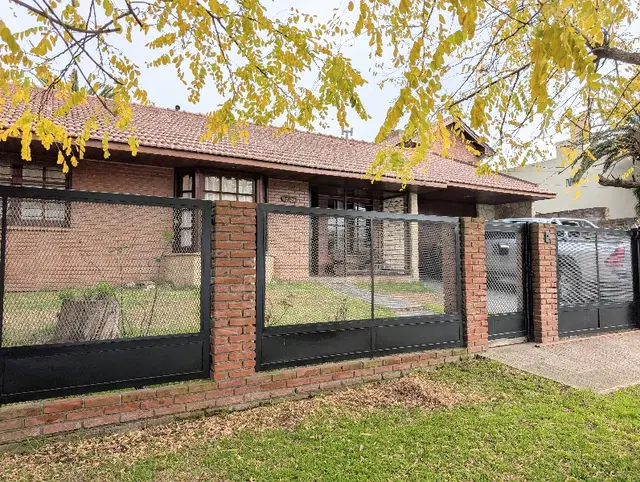 Casa de 4 ambientes en venta en TERMAS HUINCO