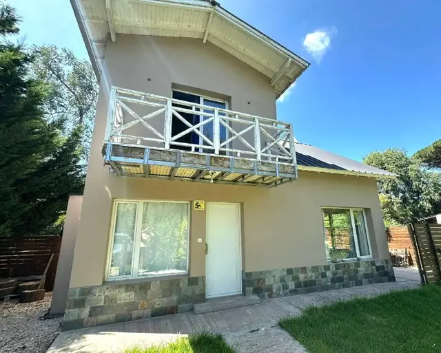 Casa de 3 ambientes en alquiler en LOS ACANTILADOS