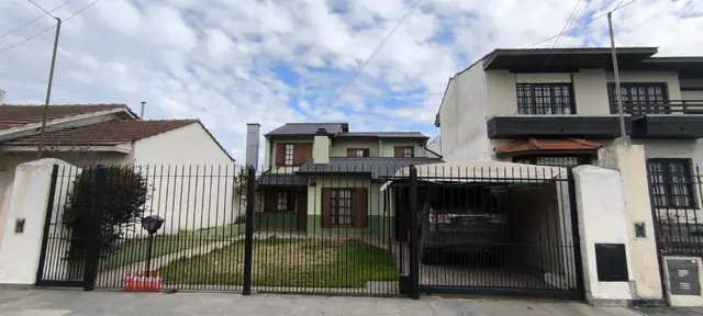 Casa de 5 ambientes en venta en VILLA PRIMERA
