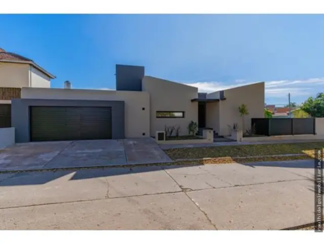 Casa de 6 ambientes en venta en PINOS DE ANCHORENA