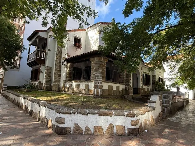 Casa de 6 ambientes en venta en Centro