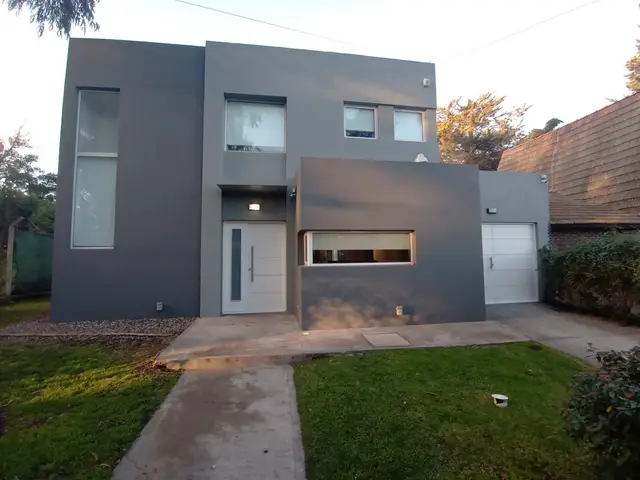 Casa de 4 ambientes en venta en BOSQUE PERALTA RAMOS