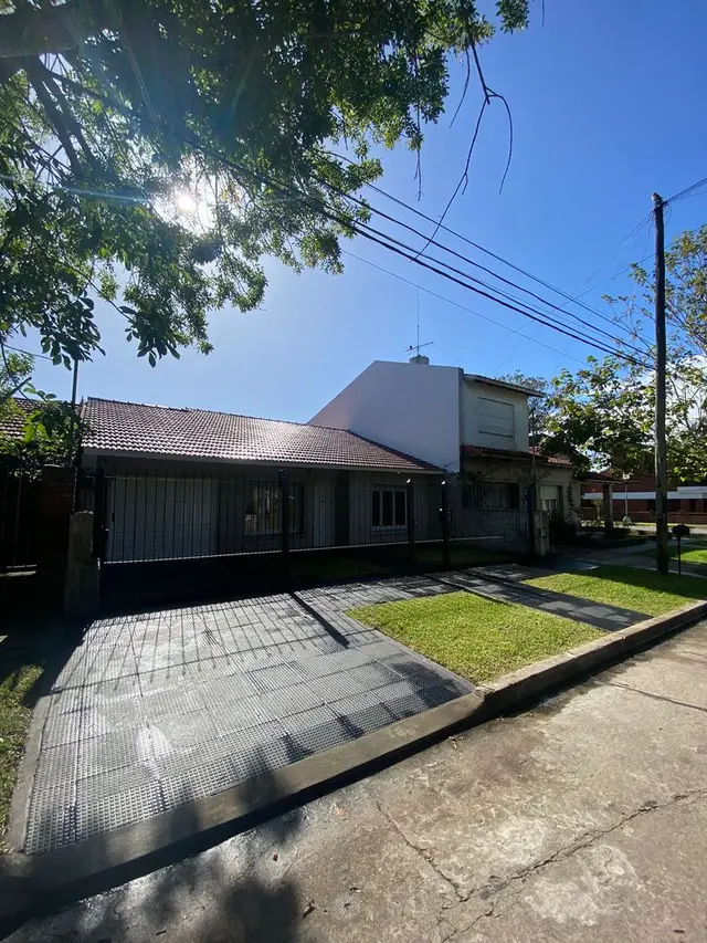 Casa de 4 ambientes en venta en PARQUE LURO