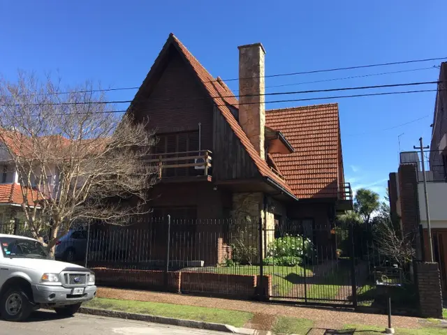 Casa de 10 ambientes en venta en GENERAL ROCA