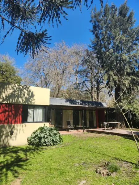 Casa de 3 ambientes en venta en PARQUE MONTEMAR-EL GROSELLAR
