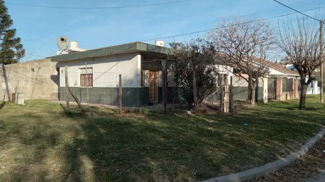 Casa de 4 ambientes en venta en AEROPARQUE