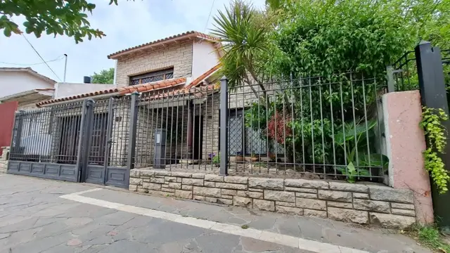 Casa de 5 ambientes en venta en PARQUE LURO