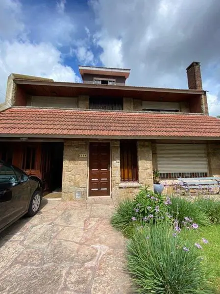 Casa de 4 ambientes en venta en LAS AVENIDAS