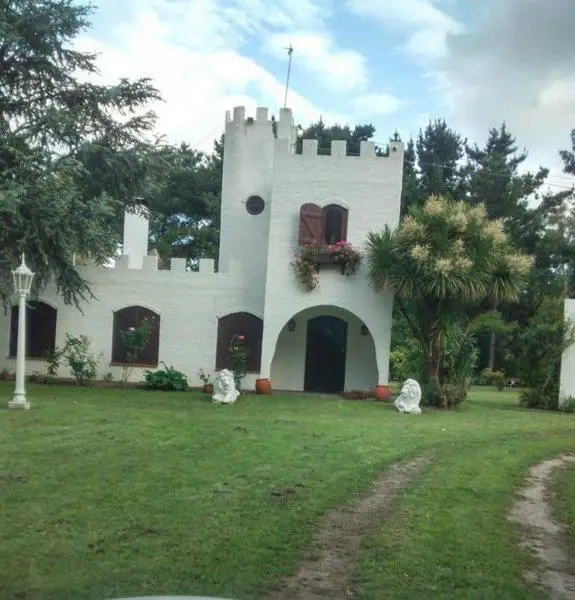 Casa de 5 ambientes en venta en LAS CANTERAS