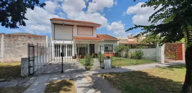 Casa de 3 ambientes en venta en SANTA MONICA