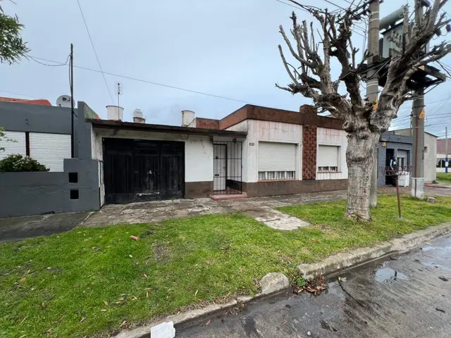 Casa de 3 ambientes en venta en LA PERLA