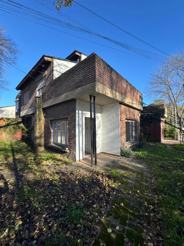 Casa de 4 ambientes en venta en BOSQUE ALEGRE
