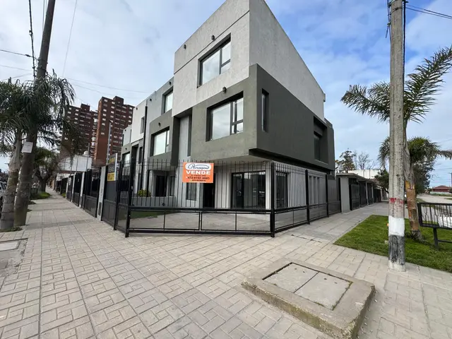 Casa de 5 ambientes en venta en VILLA PRIMERA