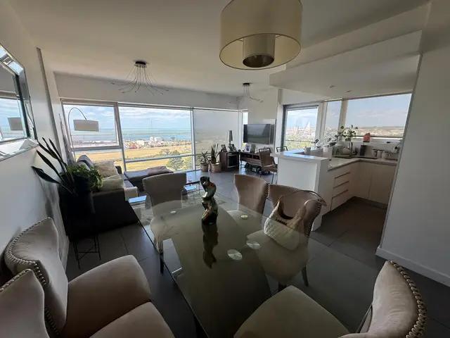 Departamento de 4 ambientes en venta en Playa Grande