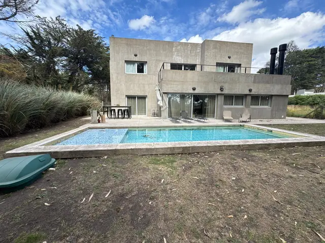 Casa de 4 ambientes en venta en Playa Chapadmalal