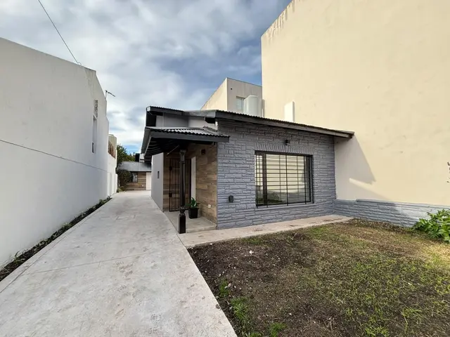 Casa de 2 ambientes en venta en PARQUE LURO